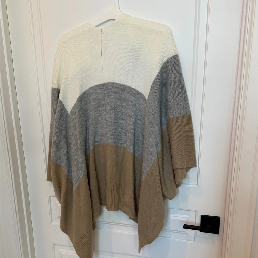 Charming Charlie Multitone Open Front Poncho - Picture 2 of 3